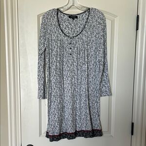 ELLEN TRACY LOUNGE WEAR. Black and White Patterned Long sleeved Pajamas.